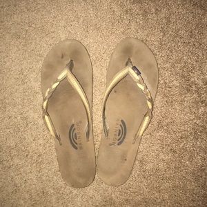 Women’s rainbow braided flip flop good condition
